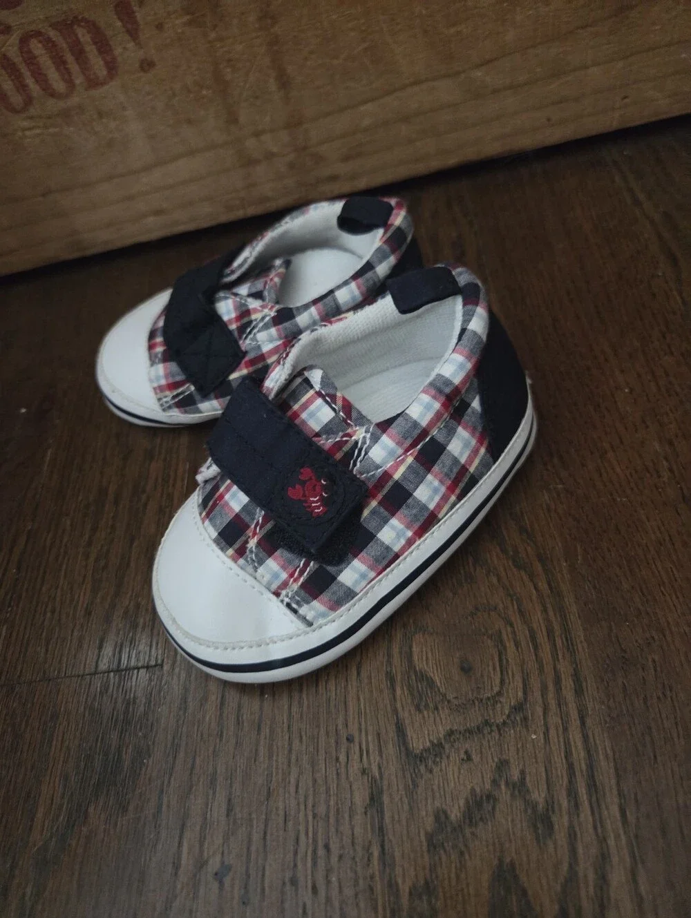Gymboree Boys 4 Lobster Plaid Crib Shoes